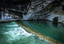 La tour au milieu de la houle